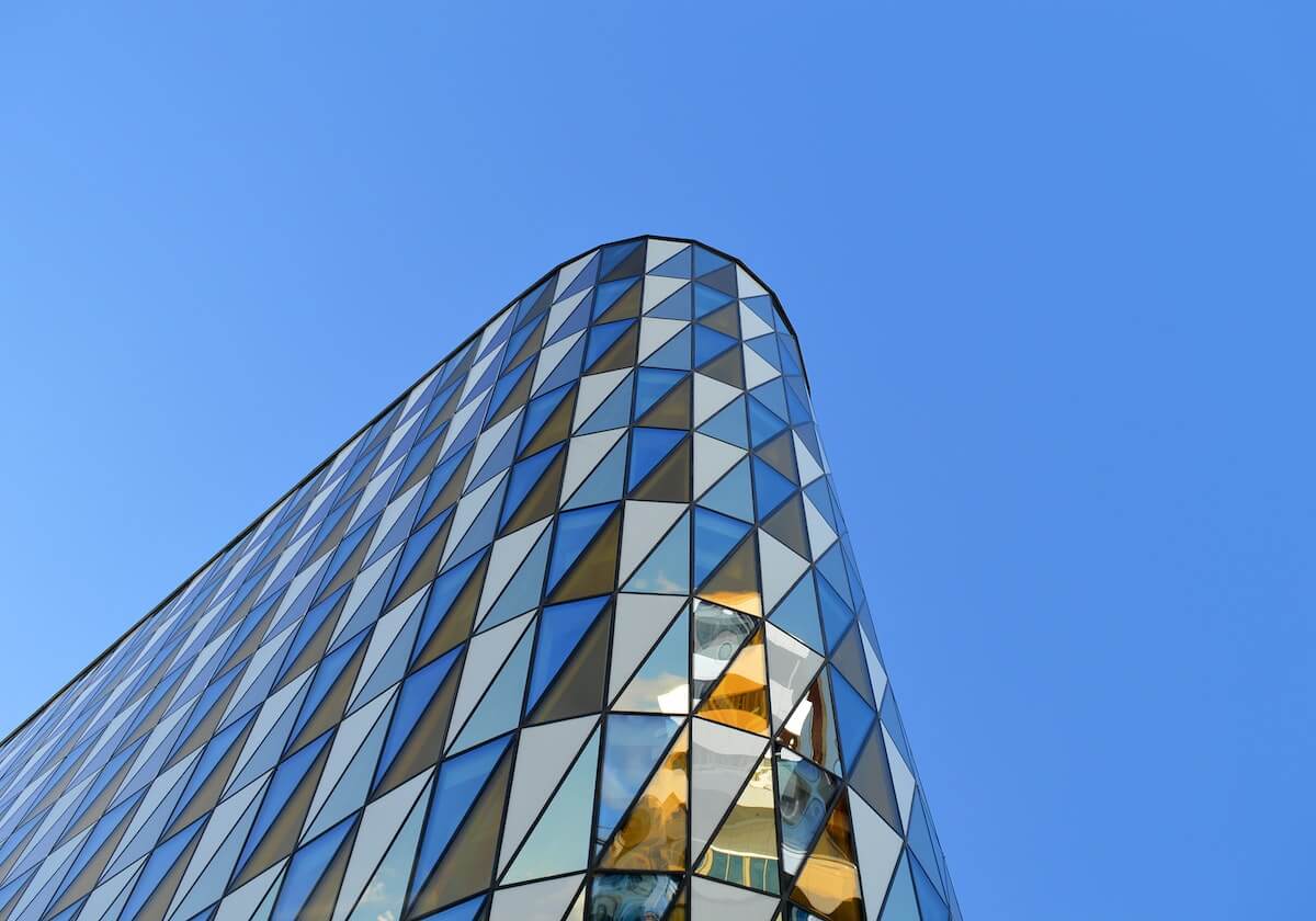 91网深度揭秘:丑闻风波背后,大V在公司会议室的角色异常令人意外